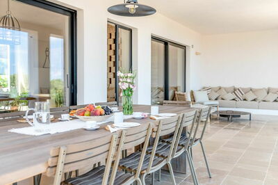 Al fresco dineren in Villa Orama Relais