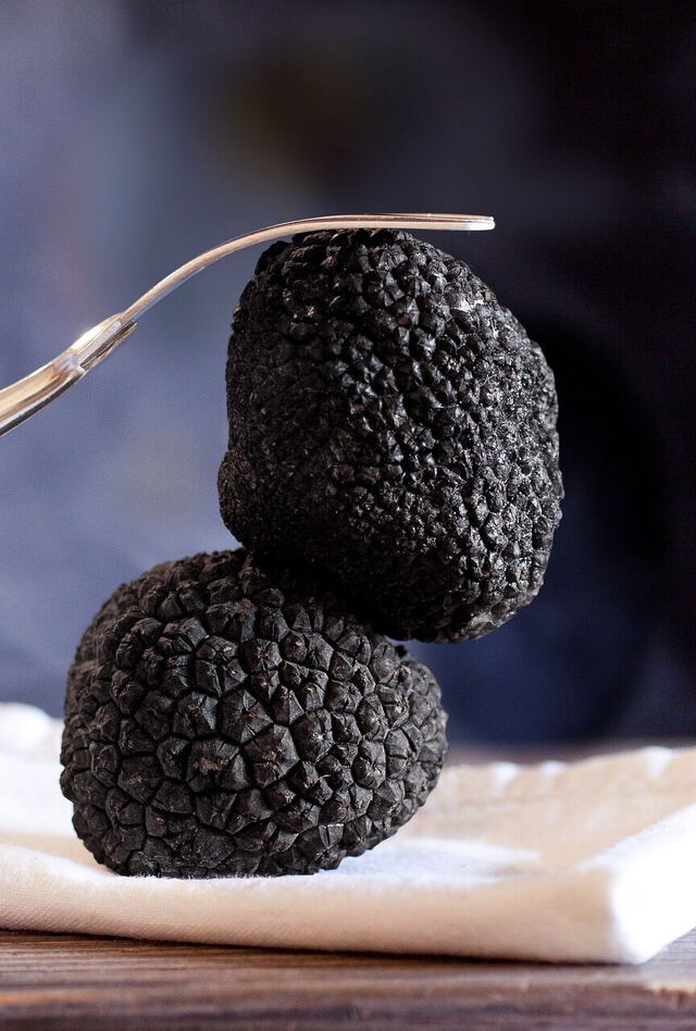 Een bord met truffels