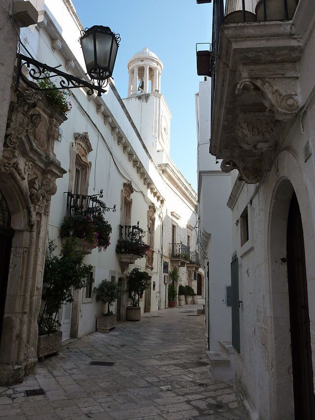 smal straatje in Locorotondo