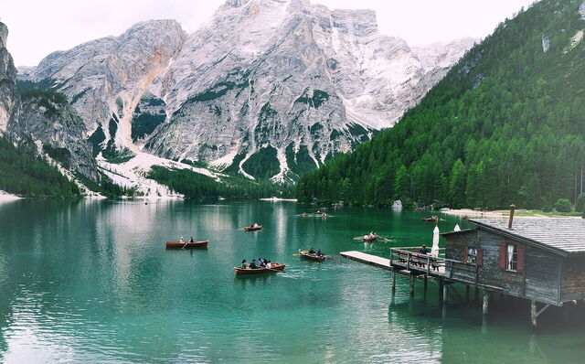 Een ijskoud bergmeer in Italië
