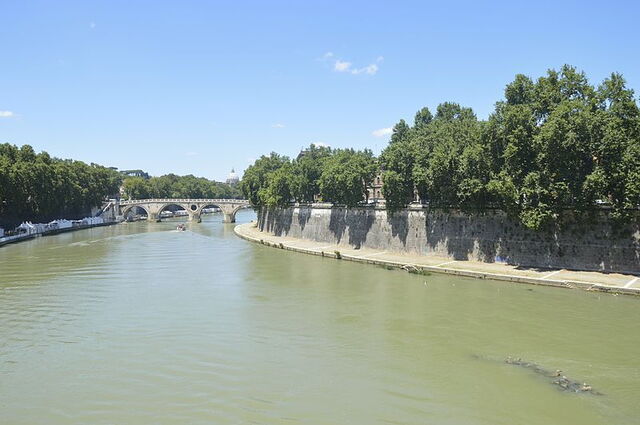 Zicht op de Tiber Rivier