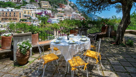 Villa Deli, terras