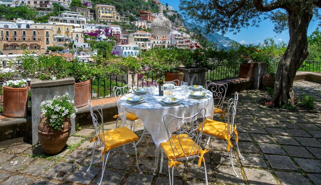 Villa Deli, terras