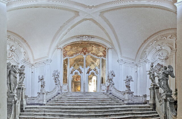 De binnenkant van de St. Benedictuskerk