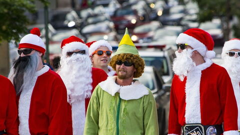 Een aantal kerstmannen