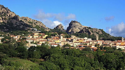 het stadje Aggius in Sardinië