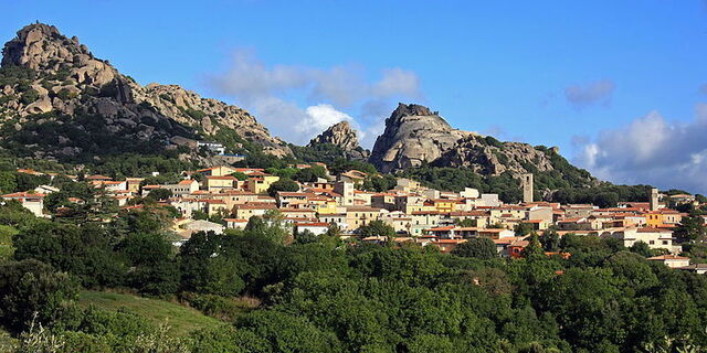 het stadje Aggius in Sardinië