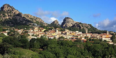 het stadje Aggius in Sardinië