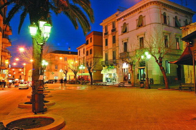 een stadsplein in Olbia