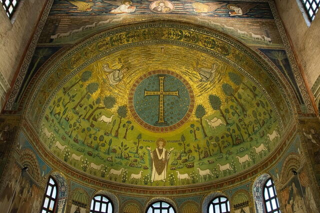 Sant'Apollinare Nuovo, altaar
