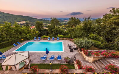 Zwembad en uitzicht bij Palazzo Rosadi