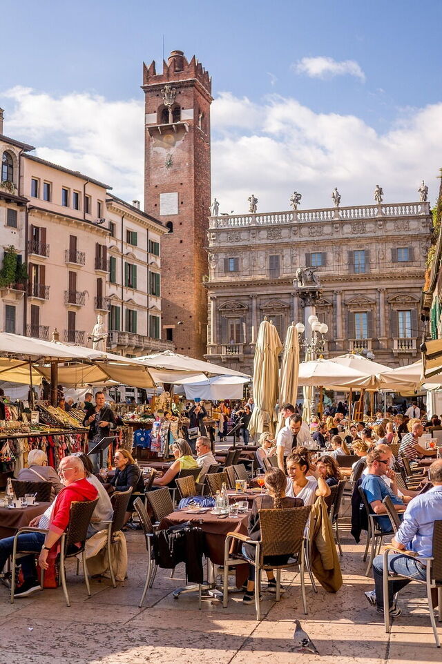 Eten op een markt in Verona