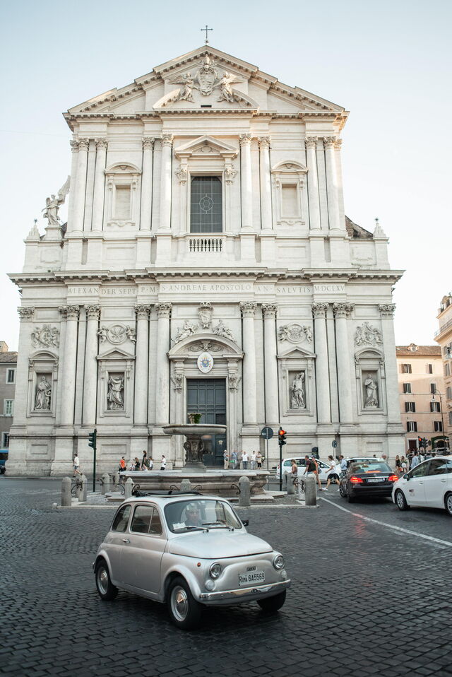 Een auto in Rome