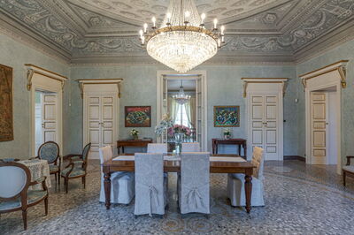 Een eetkamer in Villa Gallietta