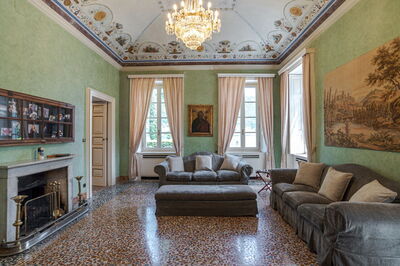 Een woonkamer in Villa Gallietta