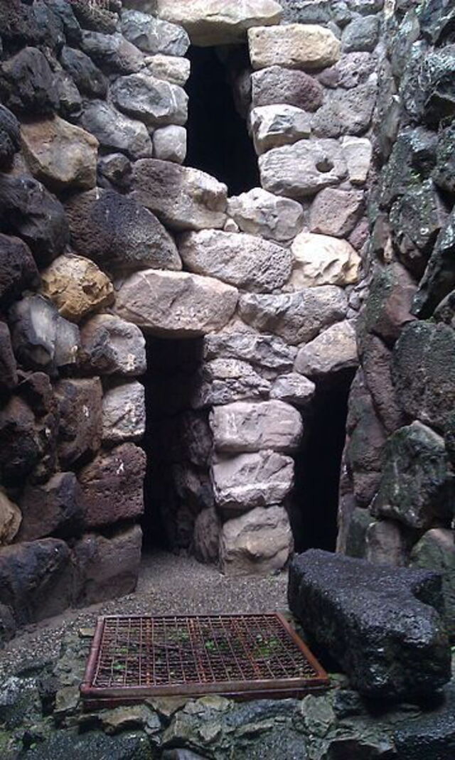Binnen in een nuraghe
