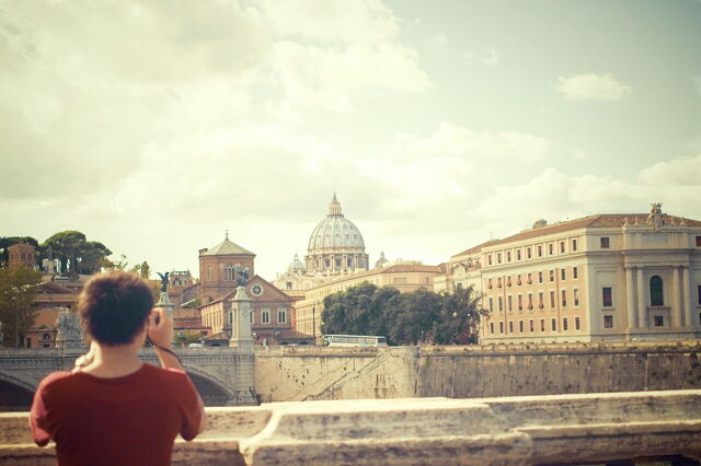 Een toerist in Rome
