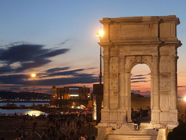 Boog van Trajanus, zonsondergang