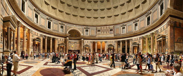 toeristen in het Pantheon