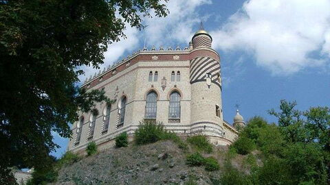 Rochetta Mattei, buitenkant