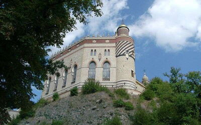 Rochetta Mattei, buitenkant