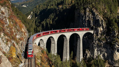 Een brug langs de Bernina Express route
