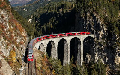 Een brug langs de Bernina Express route