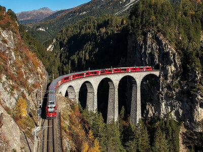 Een brug langs de Bernina Express route