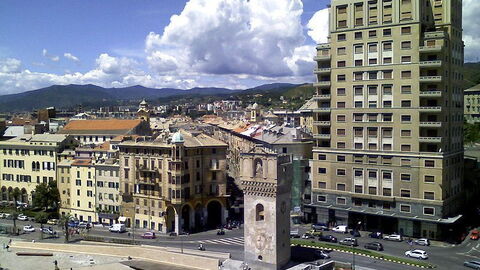 Zicht op Savona met haven