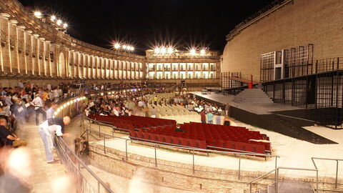Macerata theater bij avond