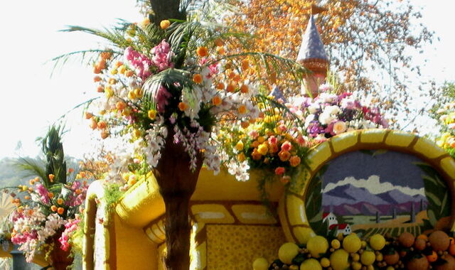Kleurrijke bloemenwagen