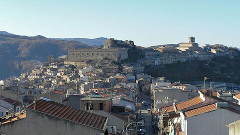 Zicht op Montalbano Elicona