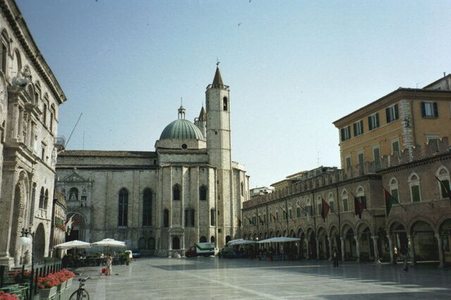 Piazza del Popolo in de stad Ascoli Piceno
