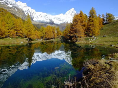 Een meer in de Aostavallei