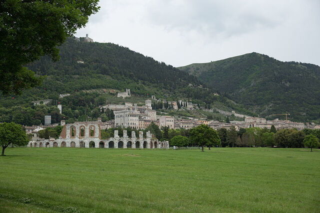 Zicht op Gubbio