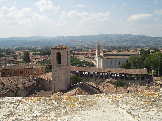 Zicht over Gubbio
