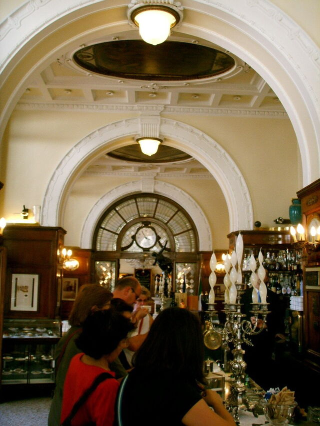 Caffè Gilli, binnenkant
