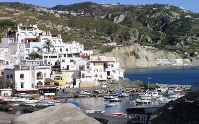 Dorp op Ischia eiland