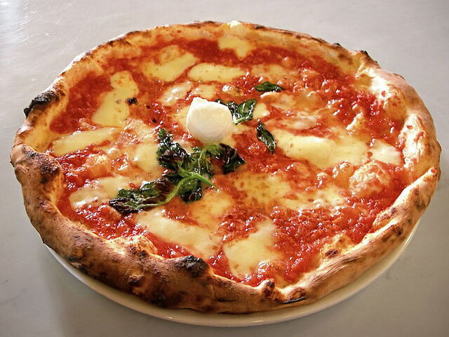 Een traditionele Neapolitaanse Pizza