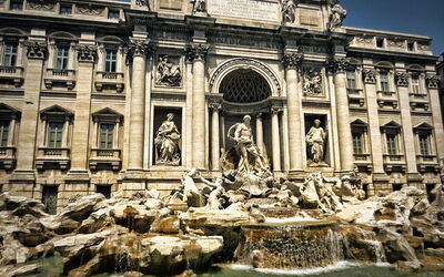 zicht op Trevi fontein