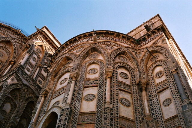 buitenkant duomo monreale