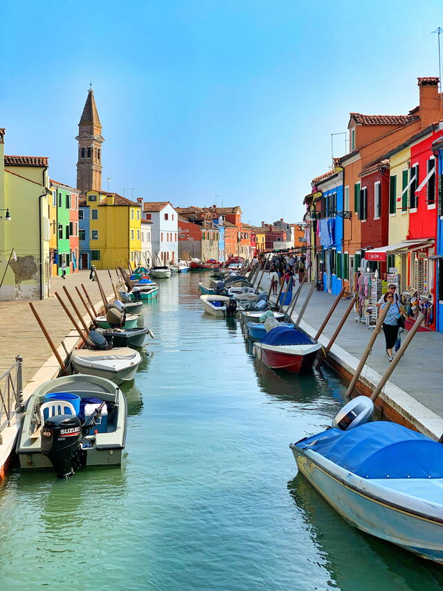 Uitzicht op de gracht in Burano