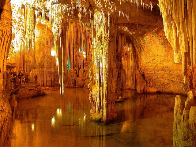 Grotto van Neptunus, binnenkant