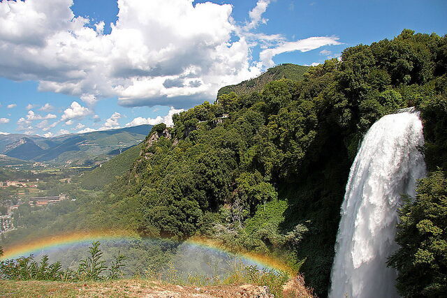 Regenboog bij de Marmore waterval