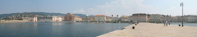 De haven van Trieste