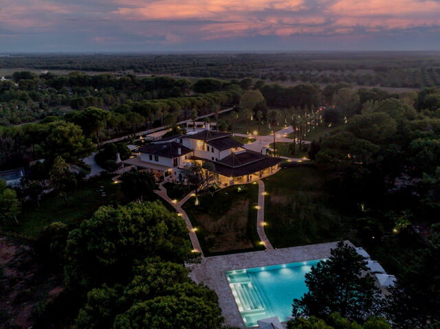 Villa Oria bij nacht