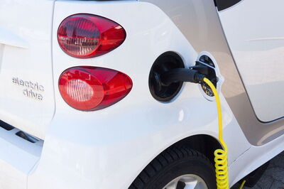 Een elektrische auto opladen