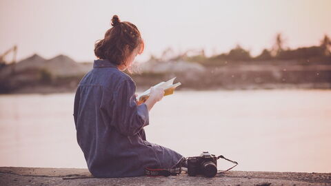 Lezen bij zonsondergang