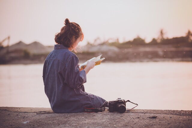 Lezen bij zonsondergang