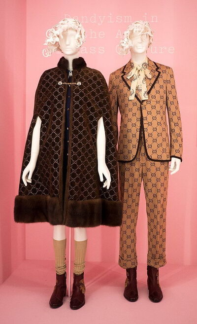 Gucci kleding in het Met, New York